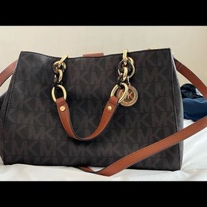 Michael Kors MK Monogram Brown Leather Gold
Shoulder Handbag Purse Bag